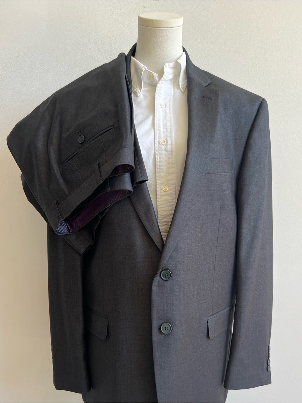 Van Heusen Studio Men’s Suit Sz 46R 38x30 Slim Fit 2 Piece Dark Gray Two Button